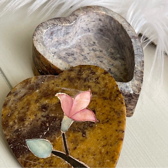 Vintage Pink Floral Inlaid India Heart Shaped Soap Stone Mother Of Pearl Trinket - Picture 8 of 9